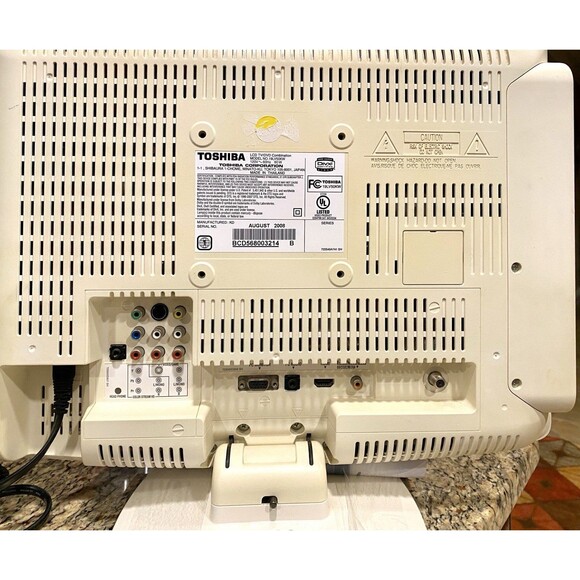 Toshiba 19LV50KW LCD TV DVD Player Combo White HDMI. Perfect For Gaming!! - Picture 6 of 9